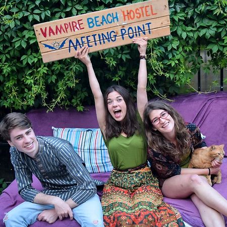 نزل فاما فيكيفي Vampire Beach المظهر الخارجي الصورة